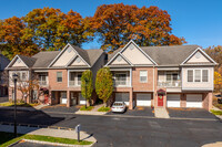 Millpond at Franklin Lakes in Franklin Lakes, NJ - Foto de edificio - Building Photo