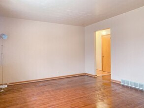 2508 N 78th Ave in Omaha, NE - Building Photo - Building Photo