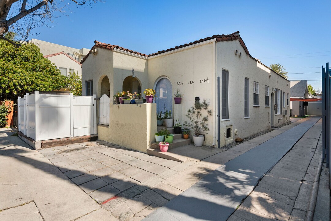 1232 N June St in Los Angeles, CA - Building Photo