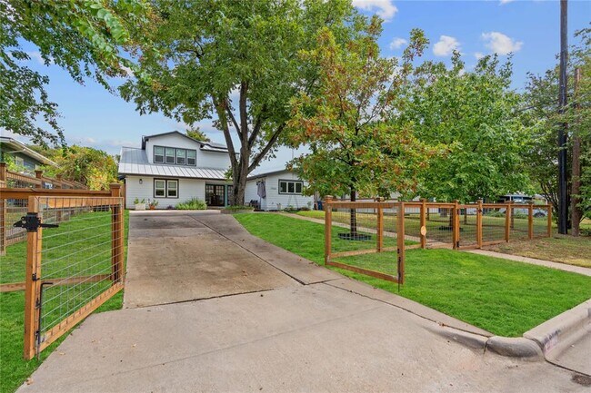 1900 Ullrich Ave in Austin, TX - Building Photo - Building Photo