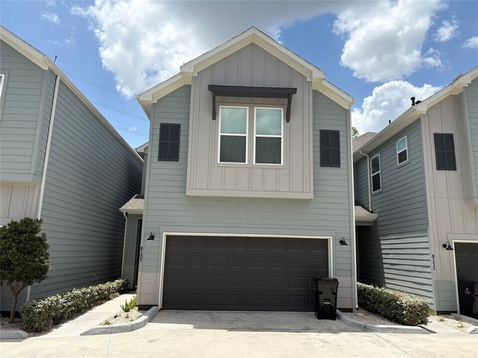 8107 Esther Acres Ln in Houston, TX - Building Photo