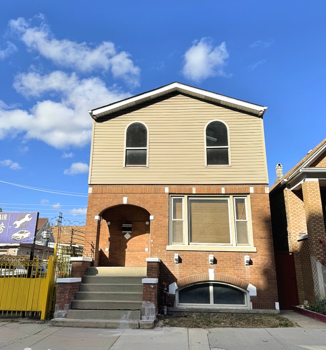 property at 1814 W Pershing Rd