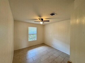 304 Golden Gate Dr in Leander, TX - Building Photo - Building Photo
