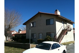 802 E Avenue J-12 in Lancaster, CA - Building Photo - Building Photo