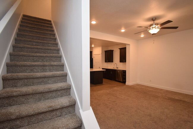 2726 E Iron Bark Alley in Eagle Mountain, UT - Building Photo - Building Photo