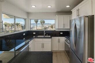 1649 Appian Way in Santa Monica, CA - Building Photo - Building Photo