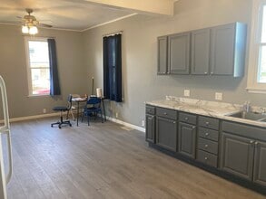 8 N Indiana Ave, Unit 8 in Belleville, IL - Foto de edificio - Building Photo