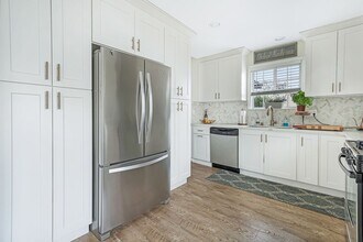 7608 Whitsett Ave in Los Angeles, CA - Building Photo - Building Photo