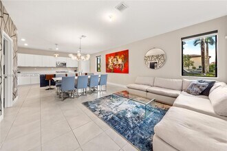 4641 NW 83rd Pkwy in Doral, FL - Building Photo - Building Photo
