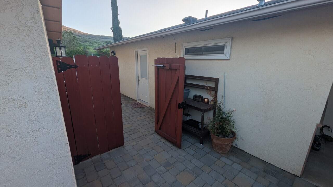 12237 Higgins Ter in Lakeside, CA - Building Photo