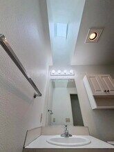 8991 SW Herb Way in Portland, OR - Building Photo - Building Photo