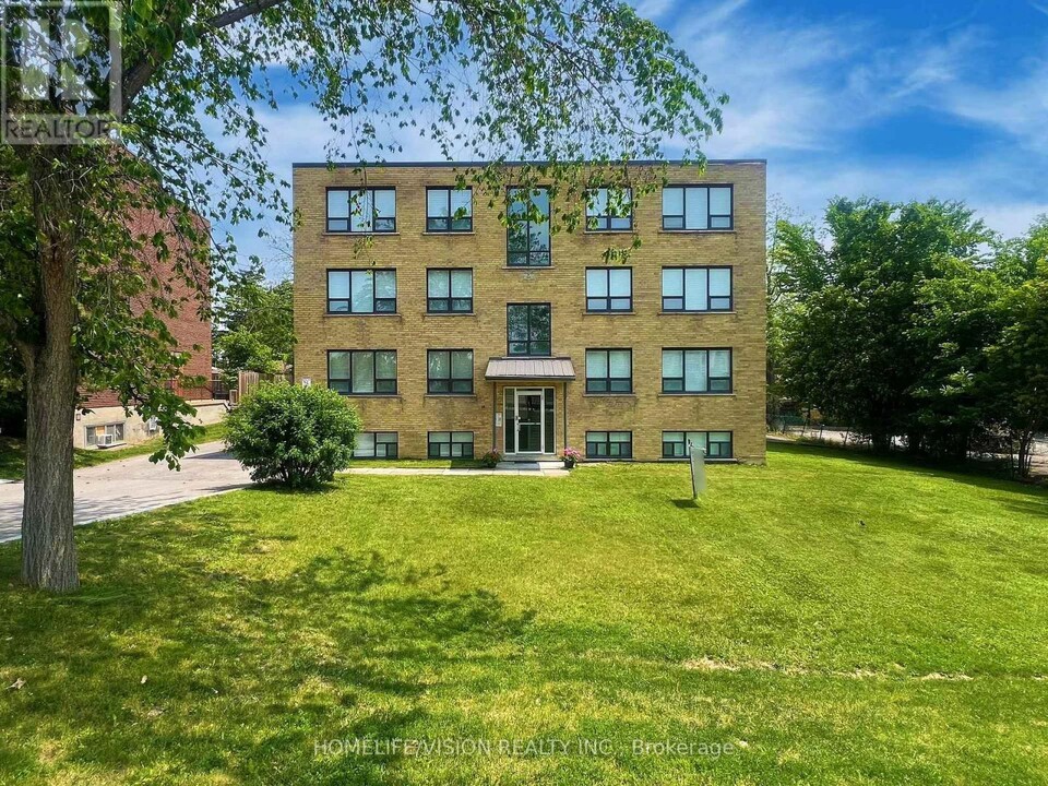 9901-9901 Yonge St in Richmond Hill, ON - Building Photo
