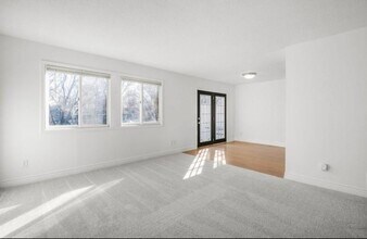 5325 70th Cir N in Minneapolis, MN - Foto de edificio - Building Photo