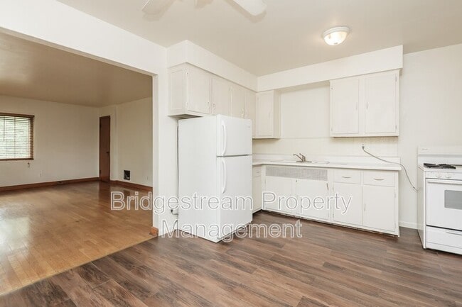 property at 1413 Old Ln Ave