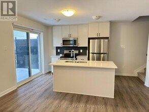 1221 Creekway Private in Ottawa, ON - Building Photo - Building Photo