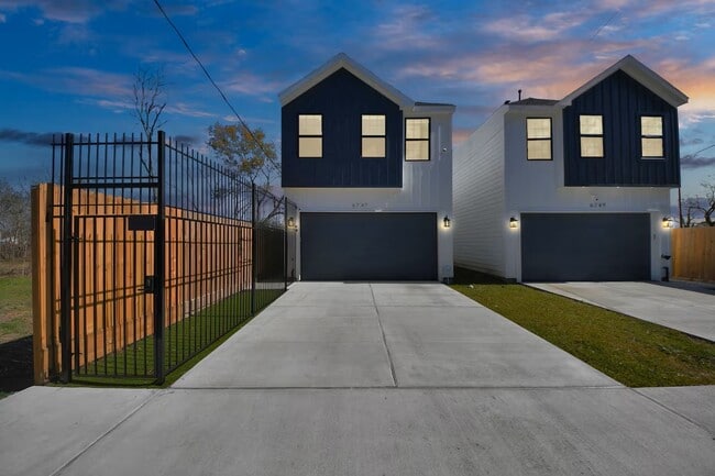 6747 Peerless St in Houston, TX - Building Photo - Building Photo