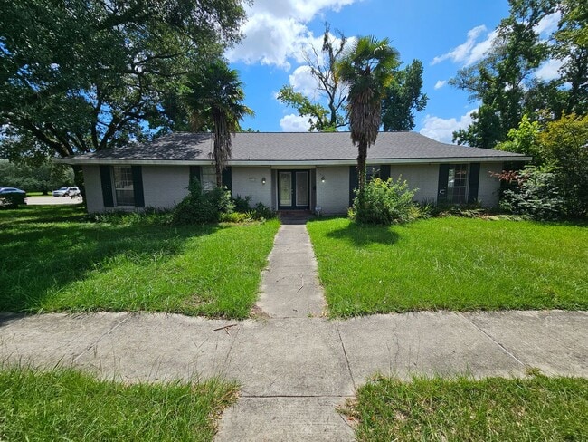 property at 1514 Pecan St