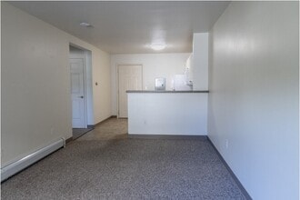 Falcon Manor Senior Housing in Williston, VT - Foto de edificio - Building Photo