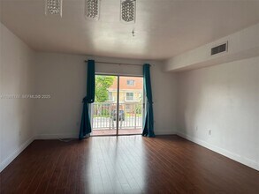 250 NW 107th Ave in Miami, FL - Building Photo - Building Photo