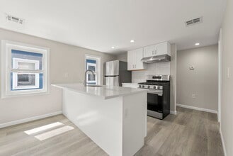 30 New St, Unit 2 in Montclair, NJ - Foto de edificio - Building Photo