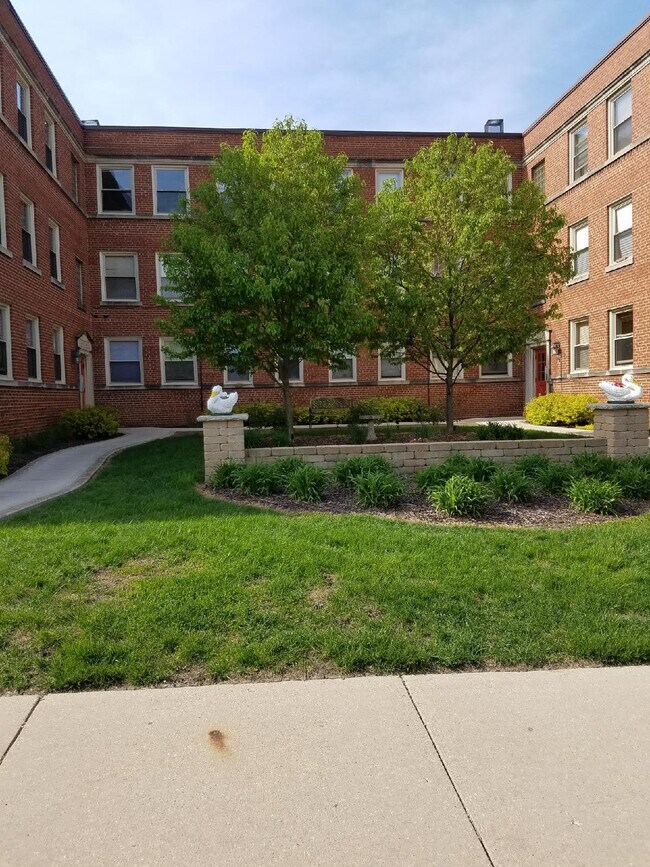 7829 W Becher St Rentals in West Allis, WI