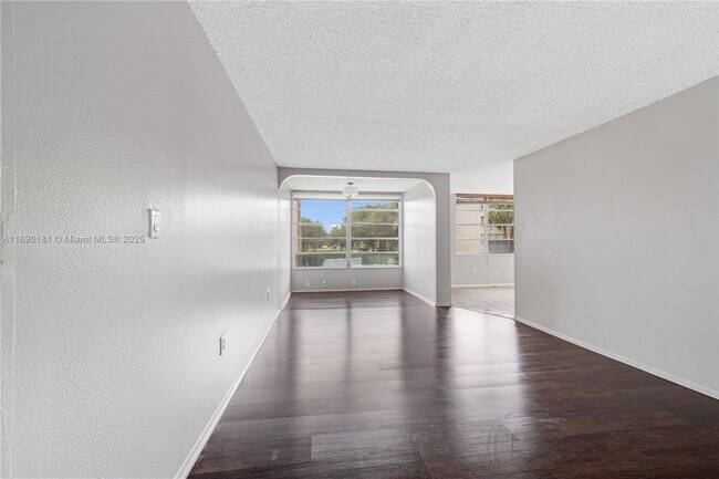9491 Evergreen Pl in Davie, FL - Building Photo - Building Photo