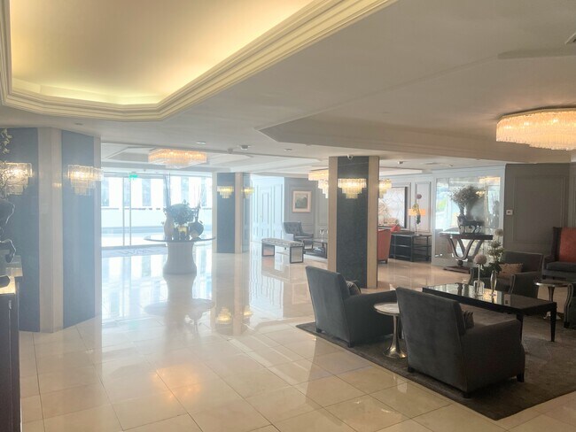 10660 Wilshire Blvd, Unit 309 in Los Angeles, CA - Building Photo - Building Photo