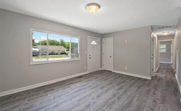 1305 Centennial Dr in Champaign, IL - Building Photo - Building Photo