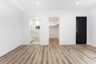 5916 Tujunga Ave in North Hollywood, CA - Building Photo - Building Photo