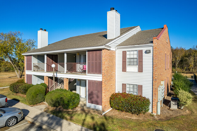 Bayou Park Apartments in Monroe, LA - Foto de edificio - Building Photo