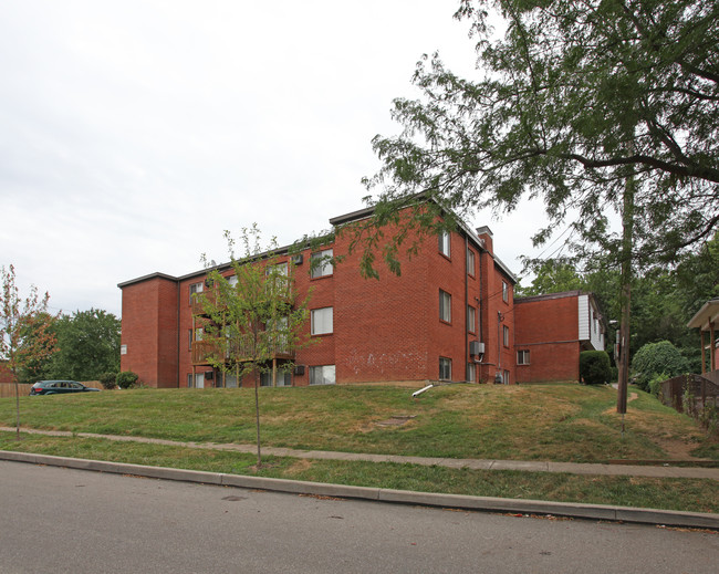 Vendome Courtyard in Cincinnati, OH - Building Photo - Building Photo