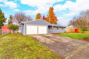 415 Alderwood Pl in Oregon City, OR - Building Photo