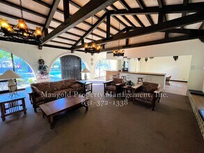 500 Glenwood Cir in Monterey, CA - Foto de edificio - Building Photo