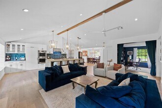 8307 Spring Valley Dr in Austin, TX - Building Photo - Building Photo