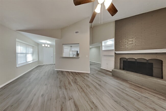 26 Pinewood Forest Ct in Spring, TX - Building Photo - Building Photo