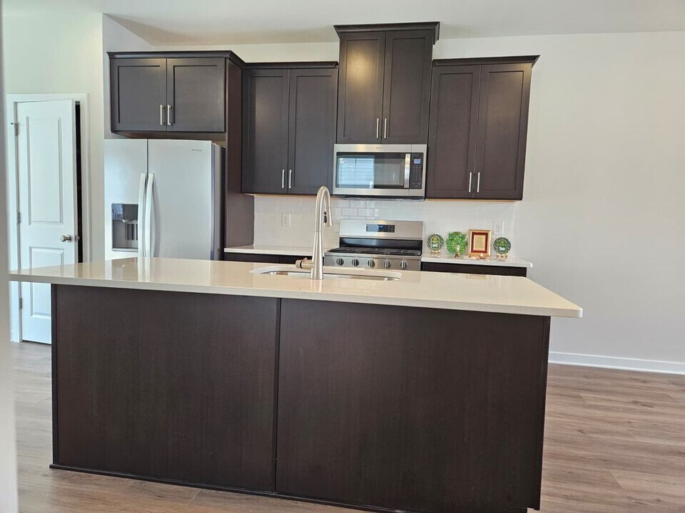 112 Abramo Victor Dr in Downingtown, PA - Building Photo