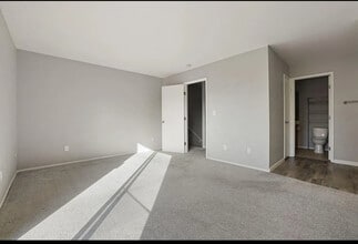 552 Pirinen Ln, Unit Villas at Creekside in Modesto, CA - Building Photo - Building Photo