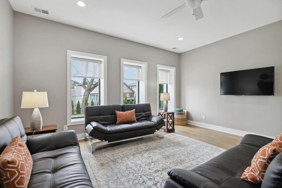 425b 36th Ave N in Nashville, TN - Building Photo