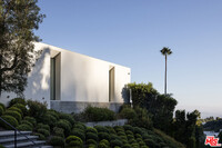 1616 Rising Glen Rd in Los Angeles, CA - Foto de edificio - Building Photo