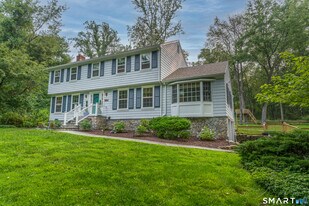 85 Thayer Dr in New Canaan, CT - Building Photo