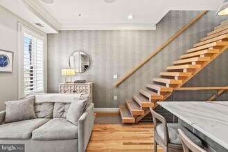 1224 R St NW, Unit 2 in Washington, DC - Foto de edificio - Building Photo