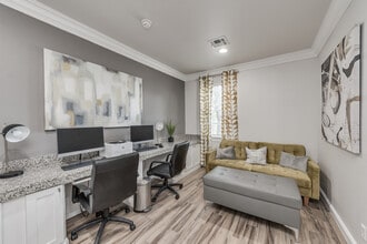 Plaza at San Jacinto in La Porte, TX - Building Photo - Building Photo