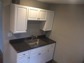 82 Sanford St, Unit 3 in Rochester, NY - Foto de edificio - Building Photo