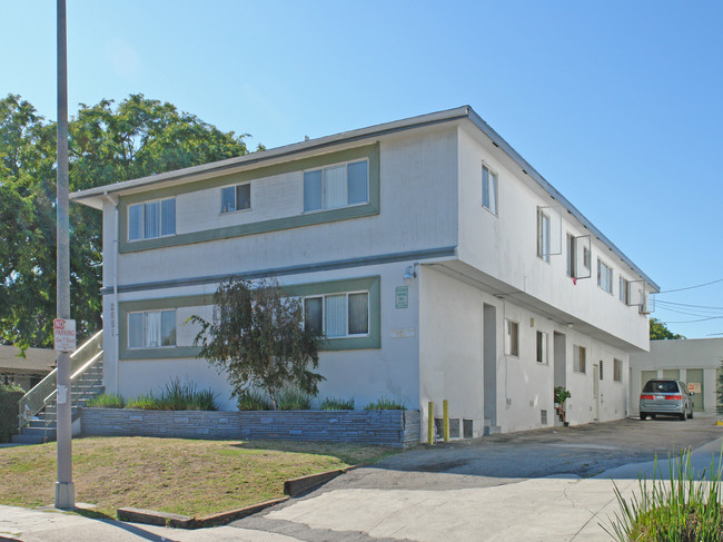 2051 S Sherbourne Dr in Los Angeles, CA - Building Photo - Building Photo