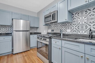 321 Calendar Ave in La Grange, IL - Building Photo - Building Photo