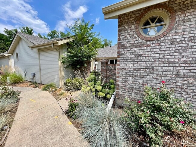 636 Cheyenne Dr