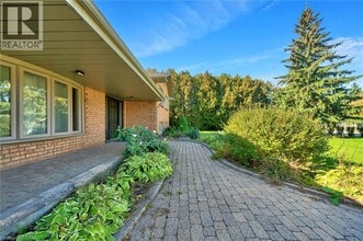2246 Orchard Rd in Burlington, ON - Building Photo - Building Photo