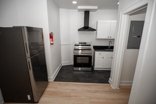 1388 W 83rd St, Unit 212 in Cleveland, OH - Building Photo