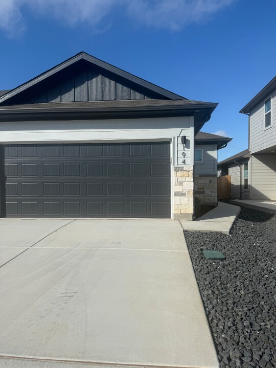 194 Nespral Dr in San Antonio, TX - Building Photo