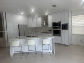 3521 W 86th Terrace in Hialeah, FL - Building Photo - Building Photo